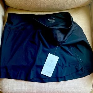 Athleta Run With It 14 inch skort size large
